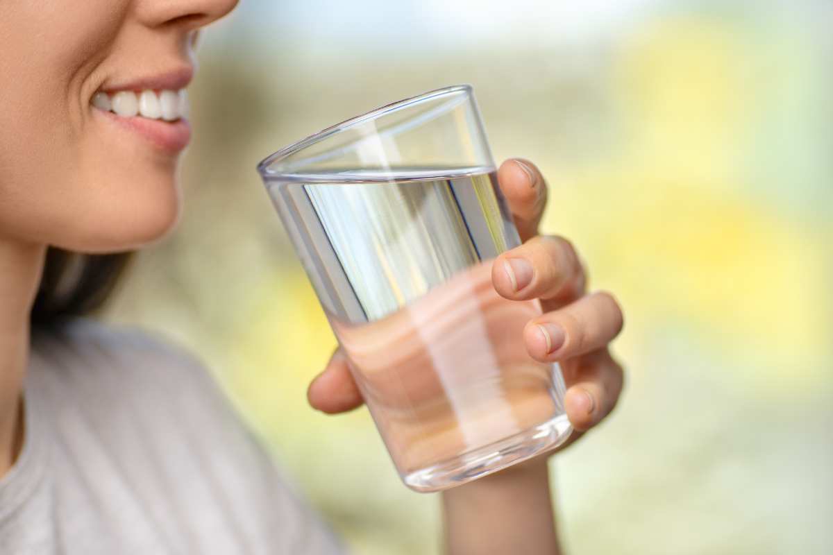 mal di testa rimedio trucco acqua