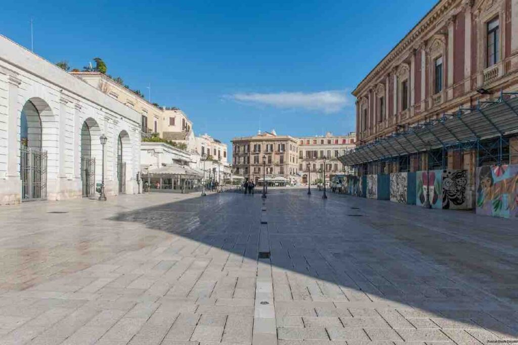 Bari si visita da piazza Ferrarese